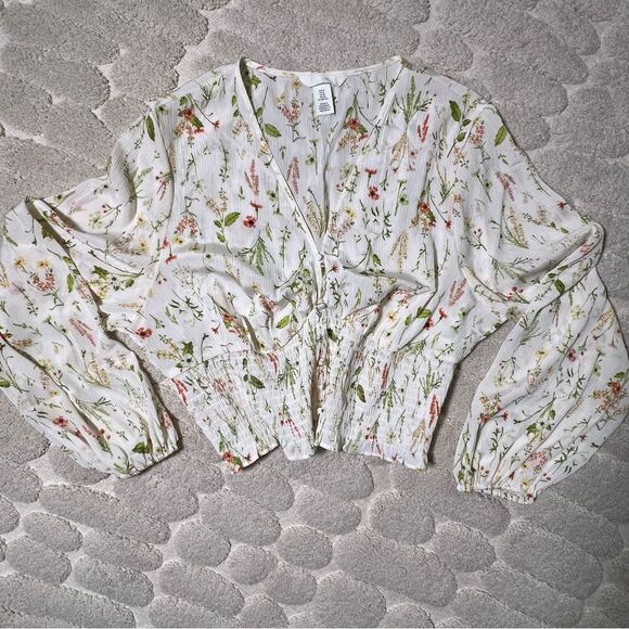 H&M flowy floral top 🌺 cropped 🌺 EUC 🌺 size XL - Picture 1 of 4